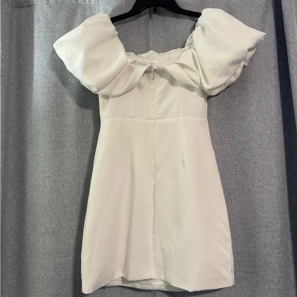 Elegant White Off-Shoulder Dress - Picture 2 of 4